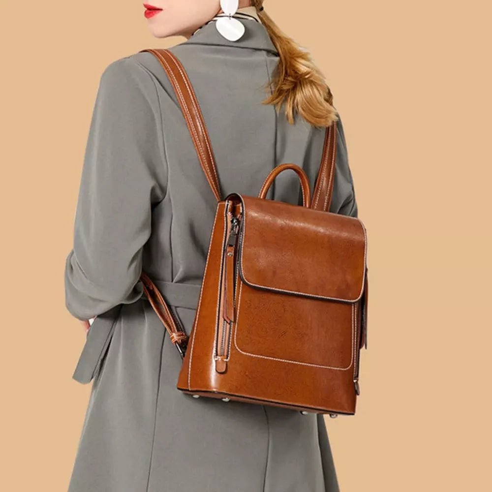 Sac à dos en cuir véritable brillant marron avec rabat, poignée et bretelles ajustables