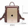 Sac à dos en cuir véritable marron avec un iPad montrant ses dimensions