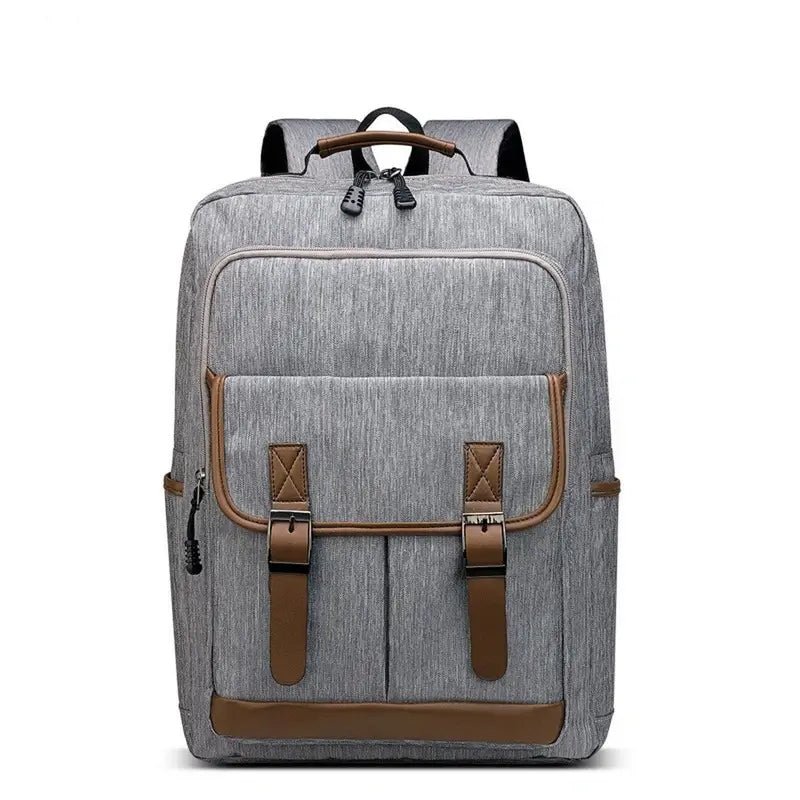 Sac à dos gris en tissu avec accents en faux cuir marron et boucles avant pour femme