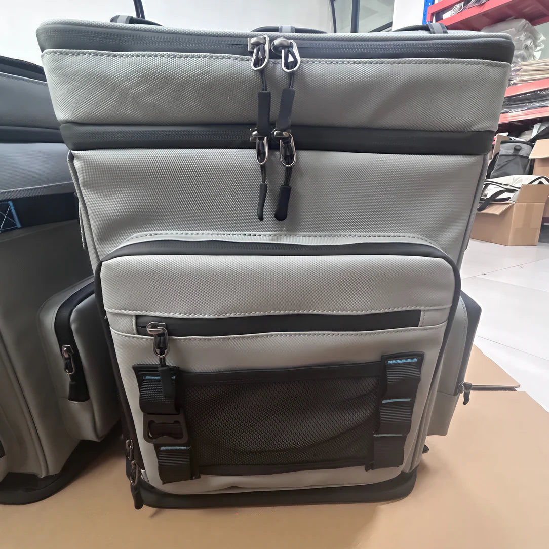 Sac isotherme multipoches gris et noir avec poches et fermetures éclair