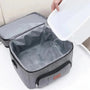 Sac à bandoulière isotherme 15L avec compartiments, rempli d’eau et doublure étanche