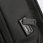 Port de chargement USB portable noir avec couvercle de protection sur Sac à dos SafePort