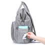 Sac à dos bébé à langer en tissu gris avec distributeur de lingettes extérieur