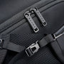 Tirettes de zippers noirs brossés métalliques sur sac à dos Xpac