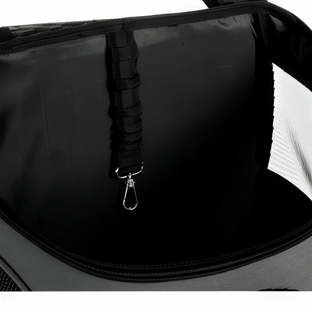 Intérieur d’un sac à dos à chat grand volume FelinPorter avec clip de laisse noir