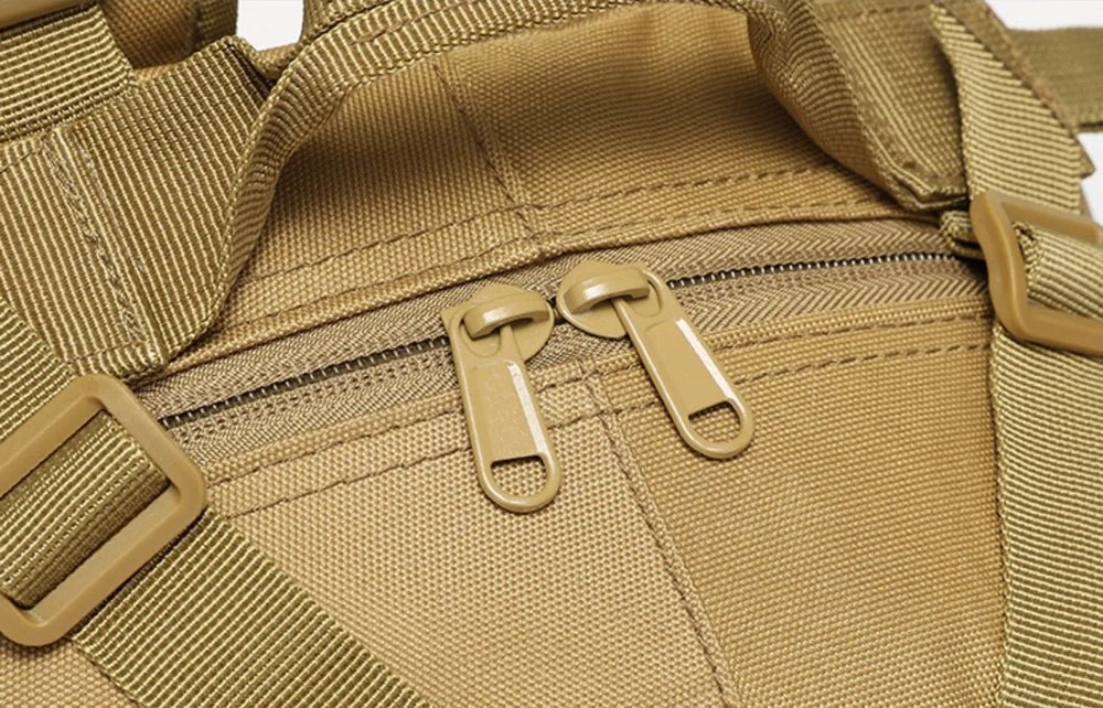Détail en gros plan du tissu beige avec deux tirettes de la Sac à dos Cityguard 35L