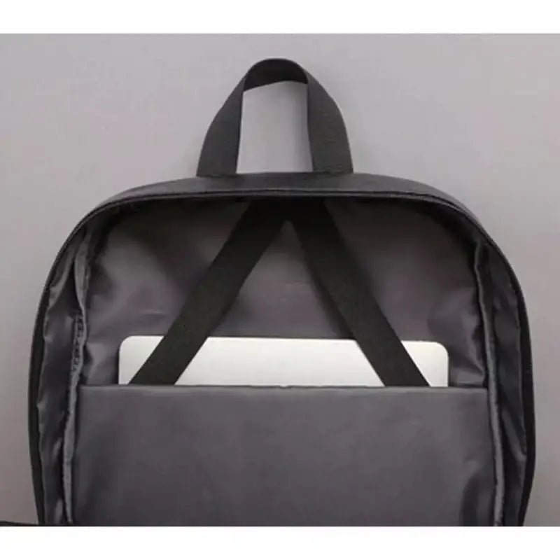 Sac à dos cuir homme ordinateur ouvert avec un ordinateur portable dans la compartiment dédié