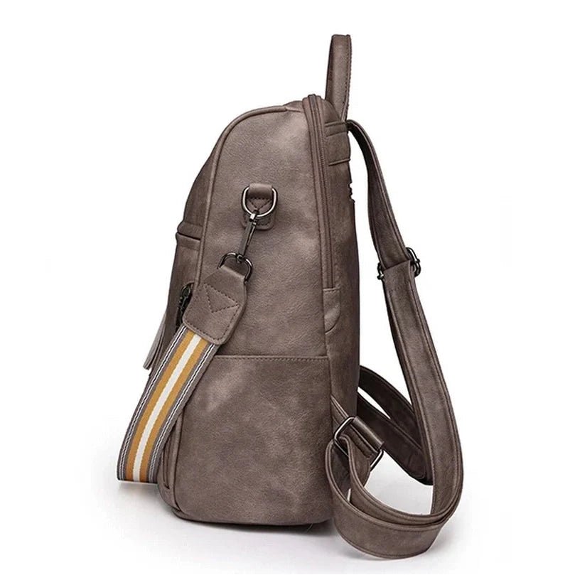 Sac à dos en cuir souple gris avec bandoulière rayée pour un style tendance