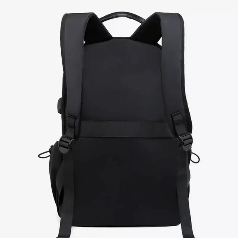 Sac à dos de cours moderne en tissu noir avec bretelles rembourrées et boucles ajustables