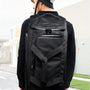 Sac à dos de sport noir avec compartiments et sangles en nylon