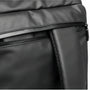 Sac à dos de sport noir texturé avec compartiments et fermetures éclair