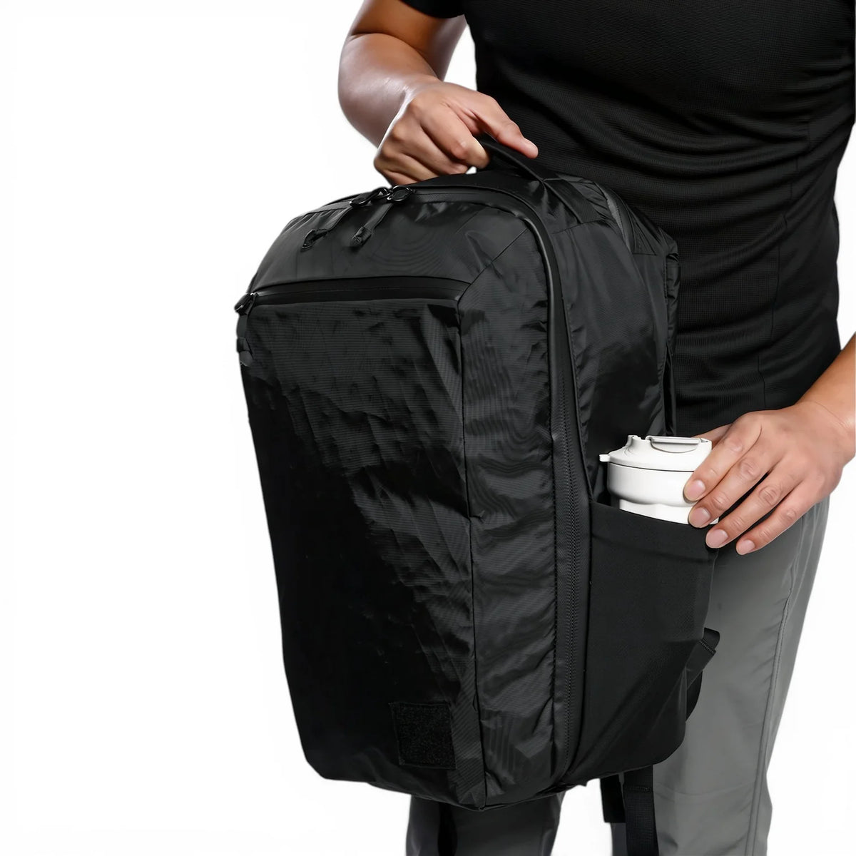 Sac à dos de voyage 26L CBT X noir en nylon, design minimaliste texturé