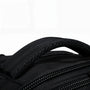 Vue rapprochée d’un sac à dos de voyage extensible ExpandTech avec poignée rembourrée