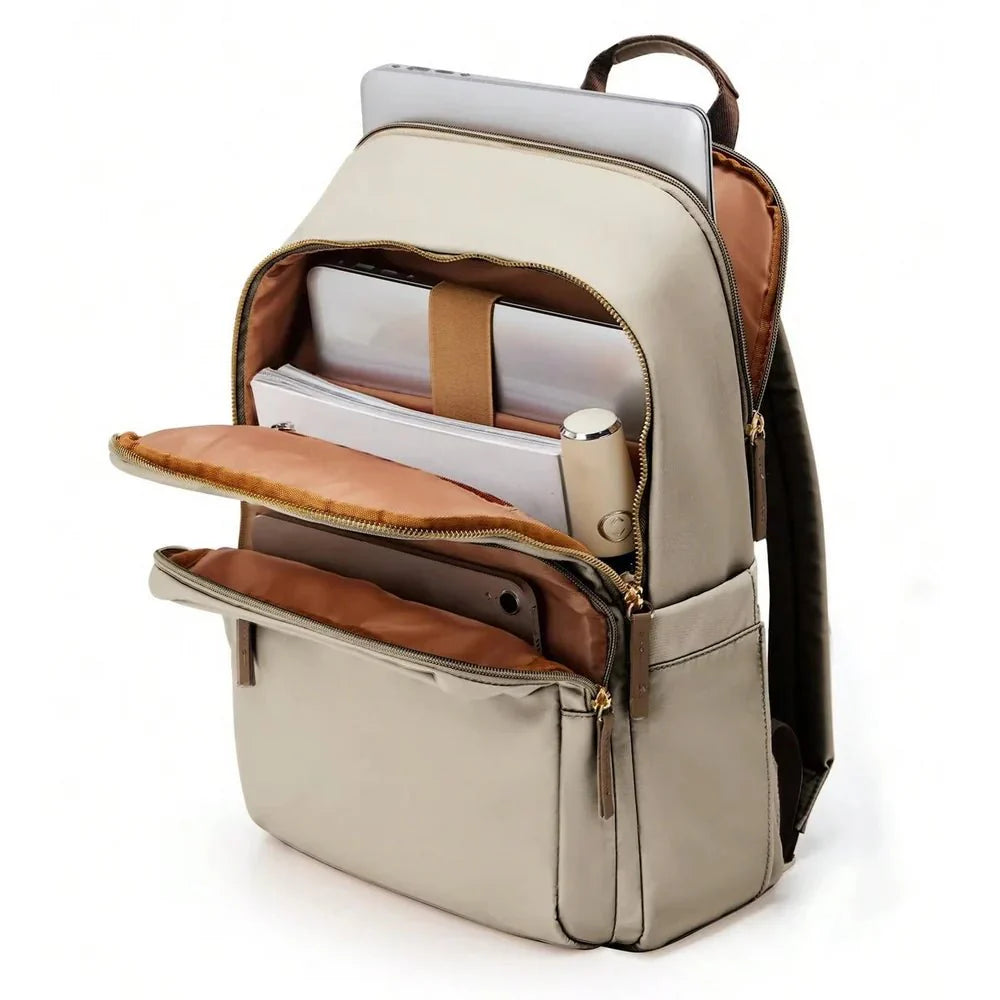 Sac à dos d’université femme ouvert avec compartiments pour ordinateur portable et tablette