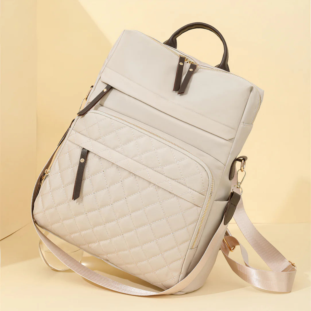 Sac à dos effet matelassée Céleste gris clair avec accents noirs et bretelles ajustables