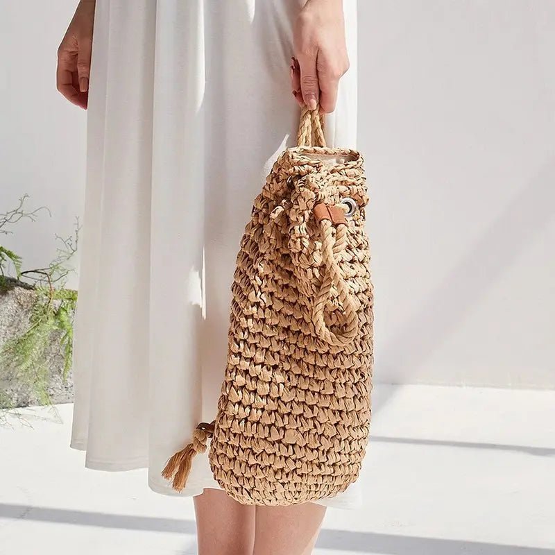 Sac à dos en paille chic avec poignée en cuir et cordon de serrage en paille