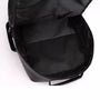 Intérieur du sac à dos en simili cuir homme noir ouvert, vue claire et organisée
