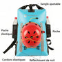 Sac à dos étanche 30L IPX6 Marjaqe bleu clair, casque rouge fixé par élastiques jaunes