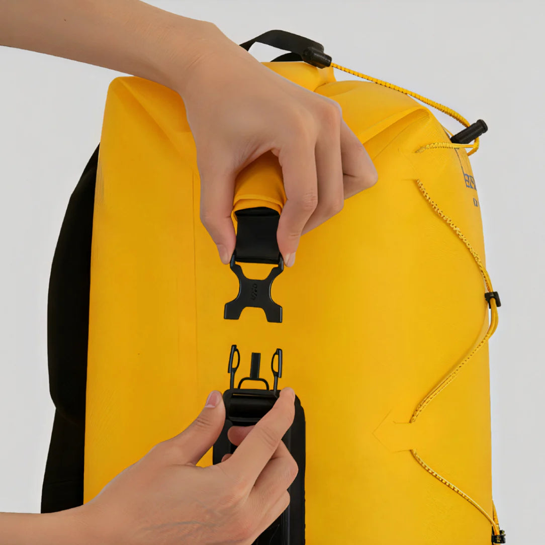 Sac à dos étanche 40L jaune vif avec boucles et sangles noires