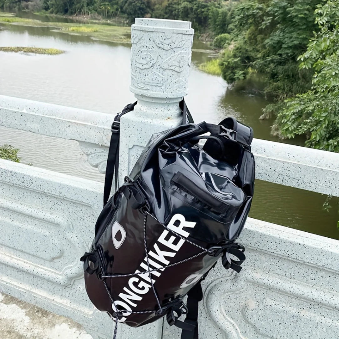 Sac à dos étanche de trail 30L noir waterproof avec branding Onghiker blanc et finition glossy