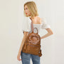 Sac à dos femme en cuir marron avec compartiments zippés et sangles ajustables