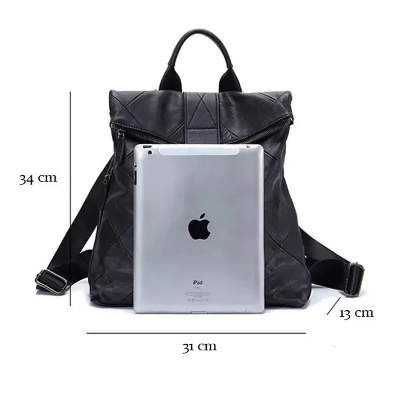 Sac à dos femme élégant en cuir noir avec détails matelassés et poignée supérieure
