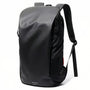Sac à dos imperméable ordinateur noir avec bretelles rembourrées et accents réfléchissants