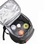 Sac à dos isotherme 20 litres gris ouvert avec boissons et fruits à l’intérieur