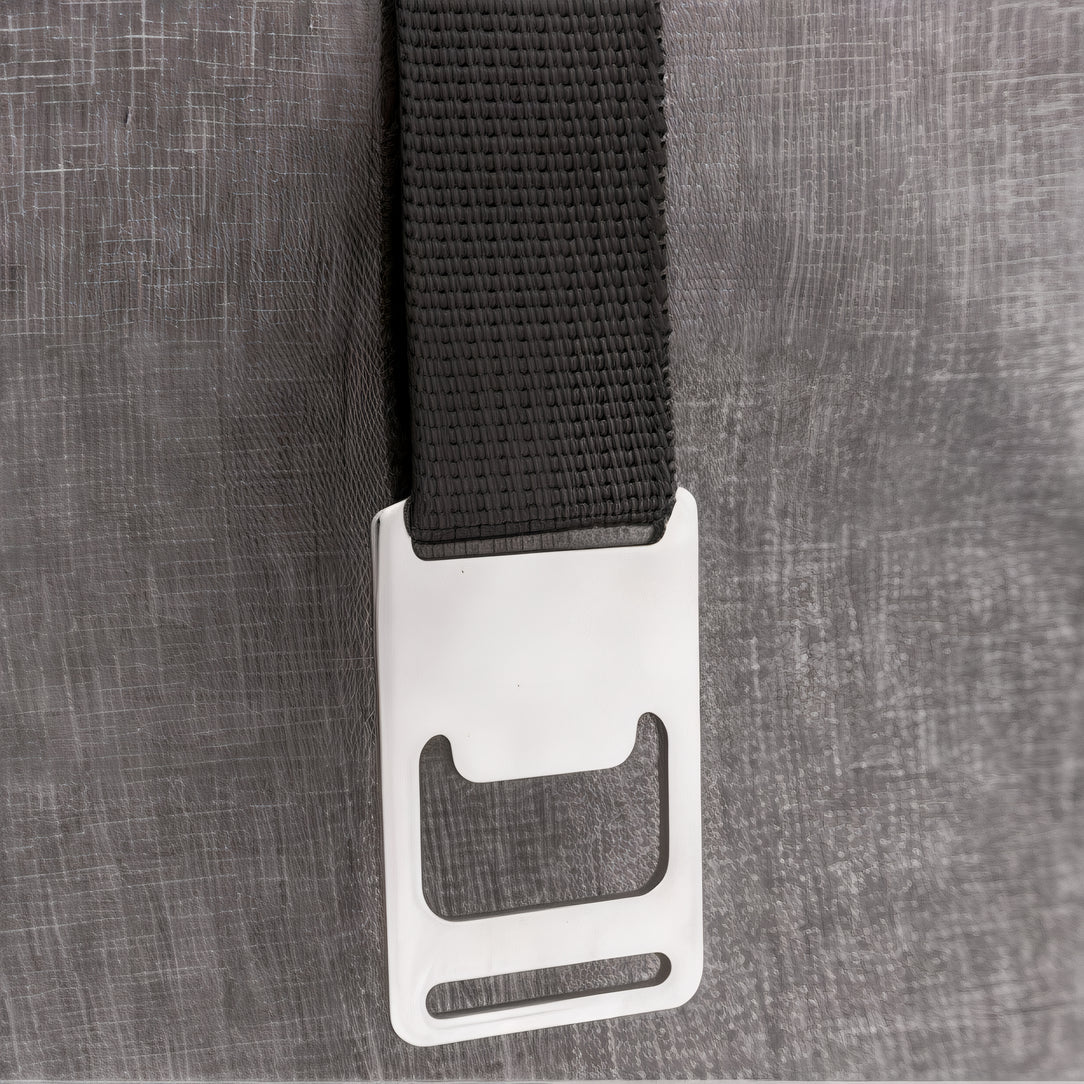 Sangle en tissu noir avec ouvre-bouteille en métal argenté pour Sac à dos isotherme de trekking