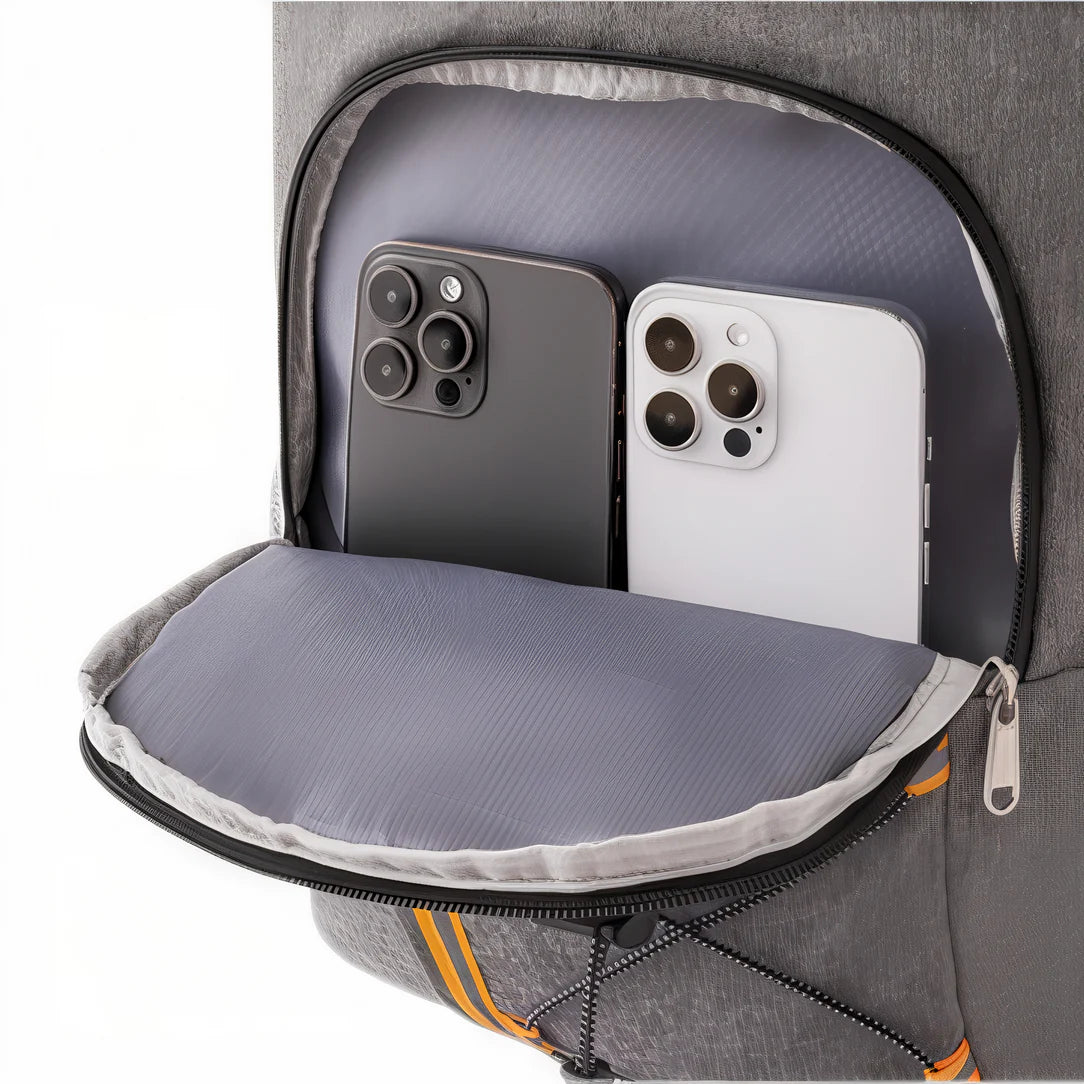 Smartphones dans la poche du Sac à dos isotherme de trekking 20L gris