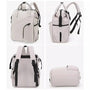 Sac à dos à langer chic gris clair avec plusieurs poches, accents noirs et bretelles