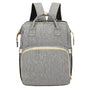 Sac à dos à langer lit gris chiné avec accents tan clair et zips dorés
