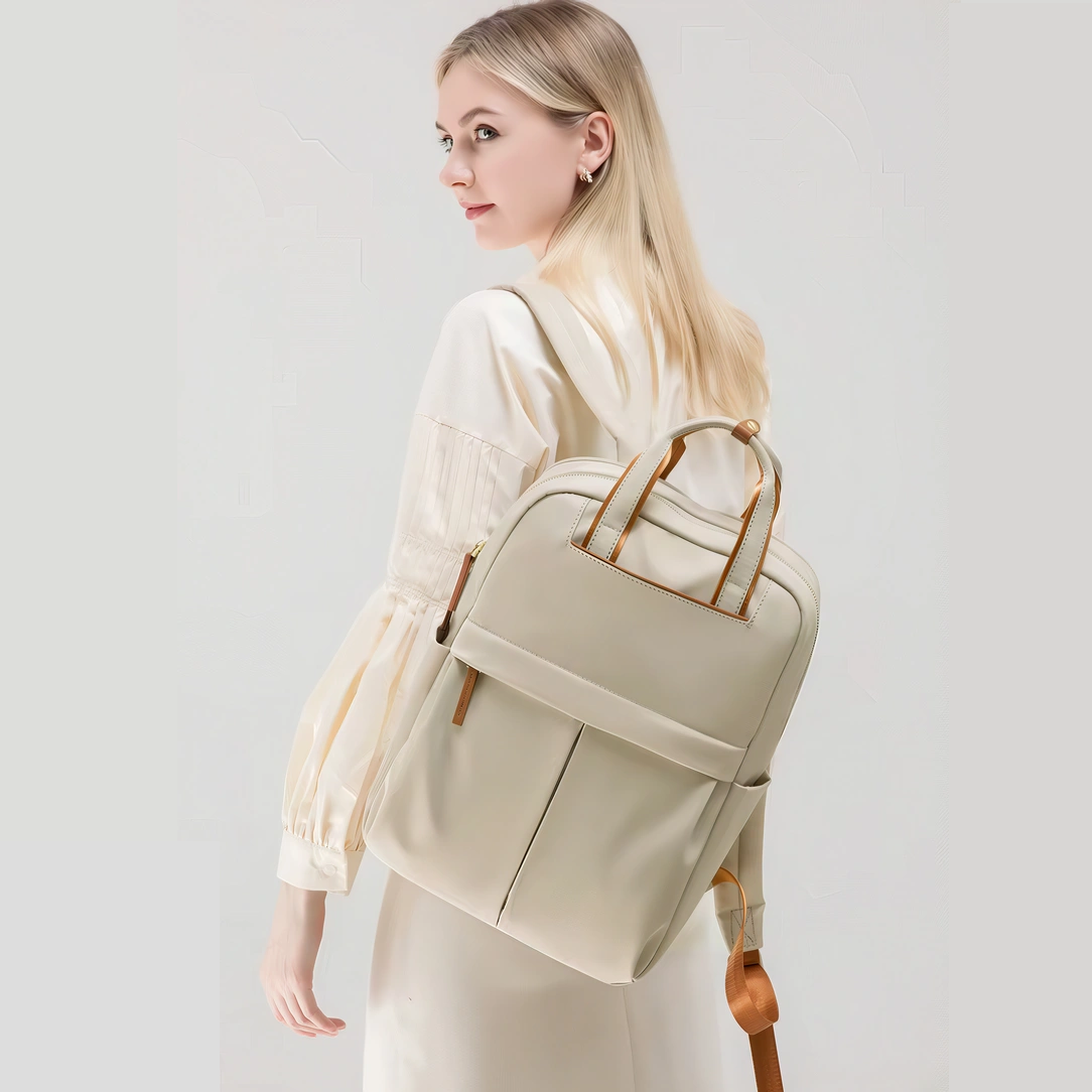 Sac à dos Lune Opaline crème avec accents cuir marron et sangles ajustables