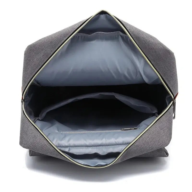 Sac à dos Mickey Maternelle gris ouvert avec doublure bleue et poches internes