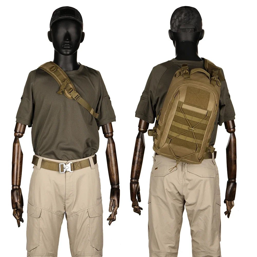Sac à dos militaire 25L 1000D avec sac banane tactique kaki porté par mannequin