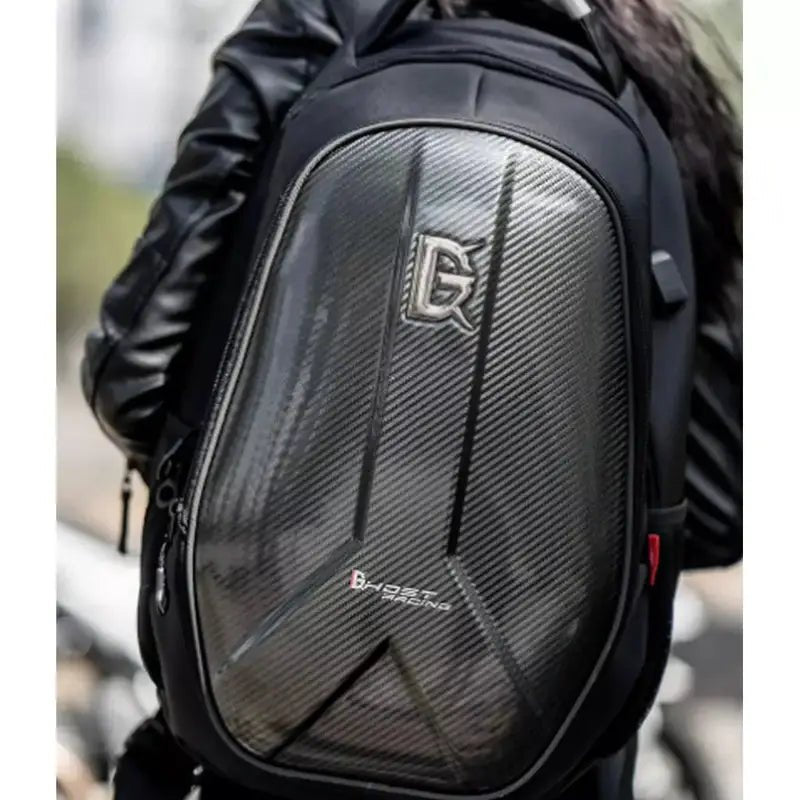 Sac à dos moto rigide noir avec coque dure imitation fibre de carbone
