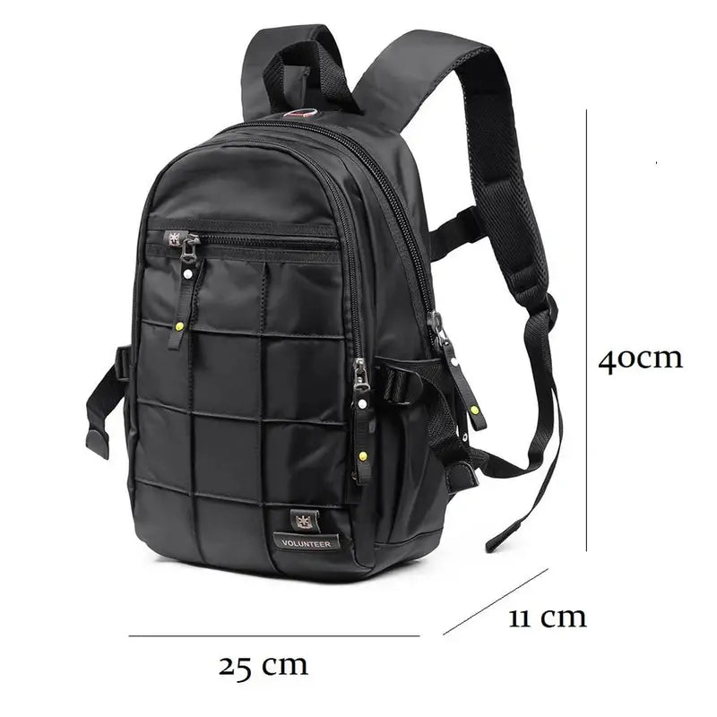 Sac à dos multi rangement en nylon noir avec panneau quilté, nombreuses poches et zippers jaunes