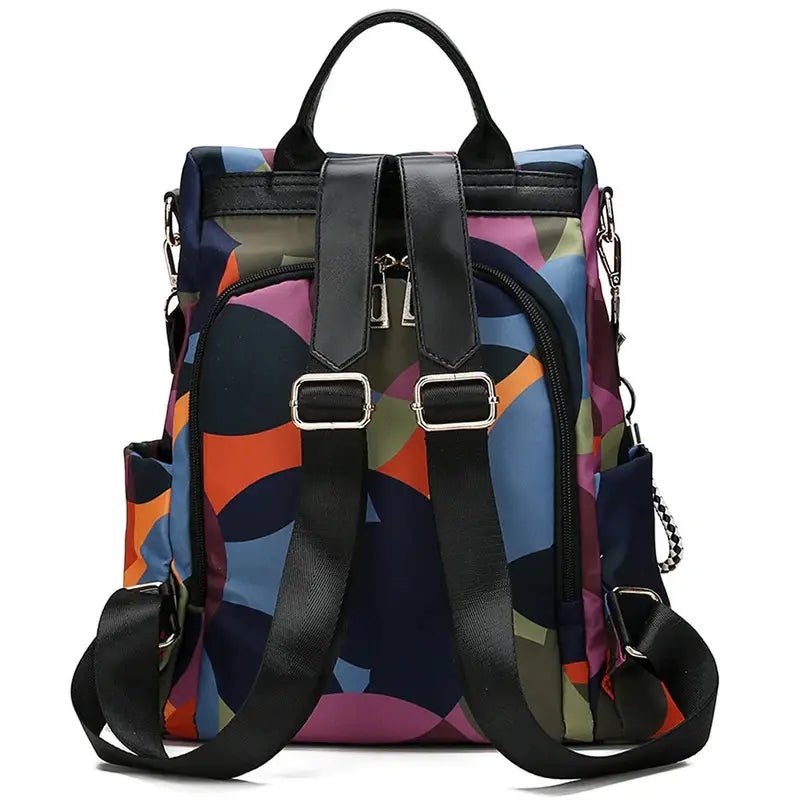 Sac à dos multicolore pour femme avec motif géométrique coloré, bretelles noires et hardware argenté