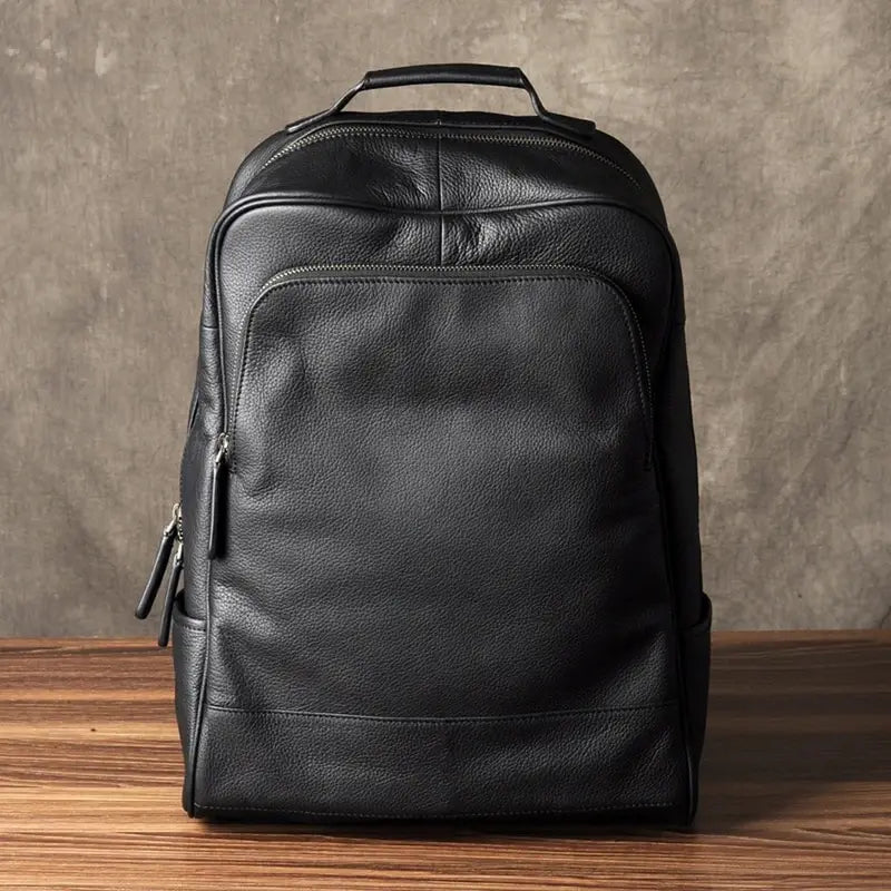 Sac à dos noir en cuir véritable avec textures en galets et multiples compartiments zippés
