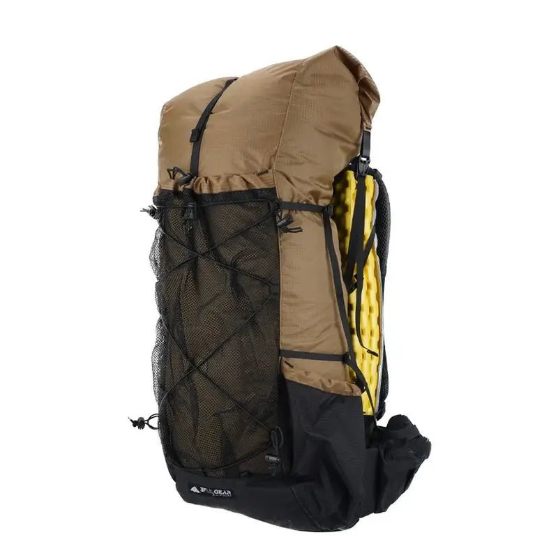 Sac à dos randonnée femme ultra léger brun et noir avec poche en mesh et matelas jaune