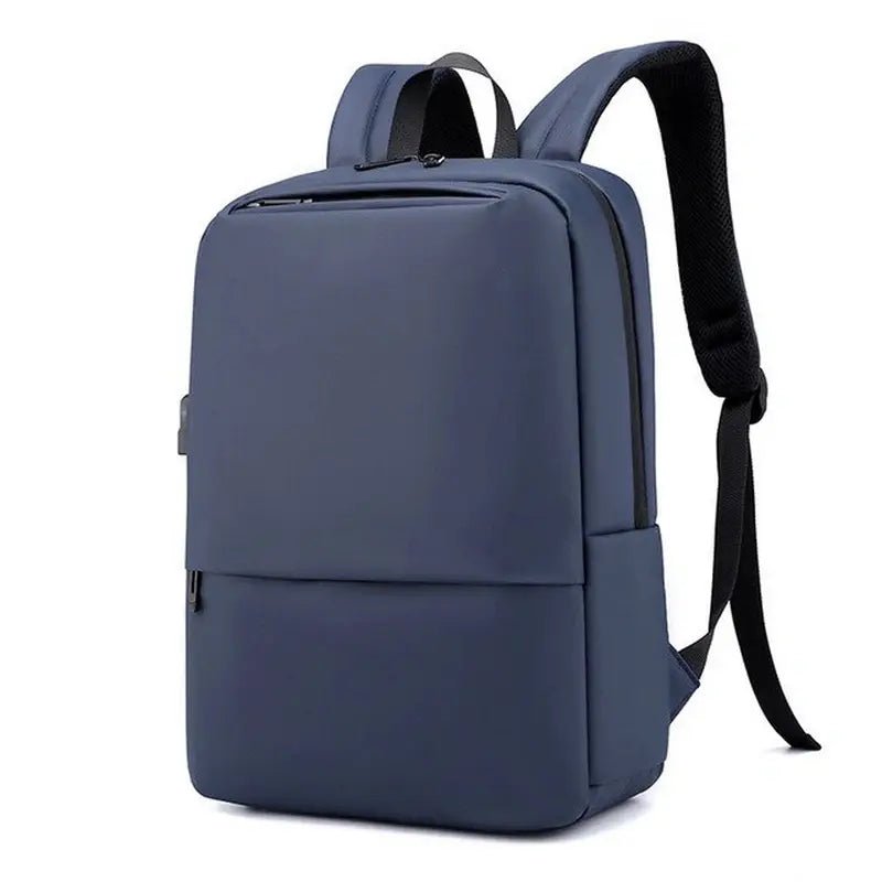 Sac à dos rectangulaire homme navy bleu avec poignée, bretelles rembourrées et compartiments zippés