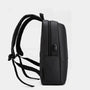 Sac à dos rectangulaire homme noir minimaliste avec port USB latéral