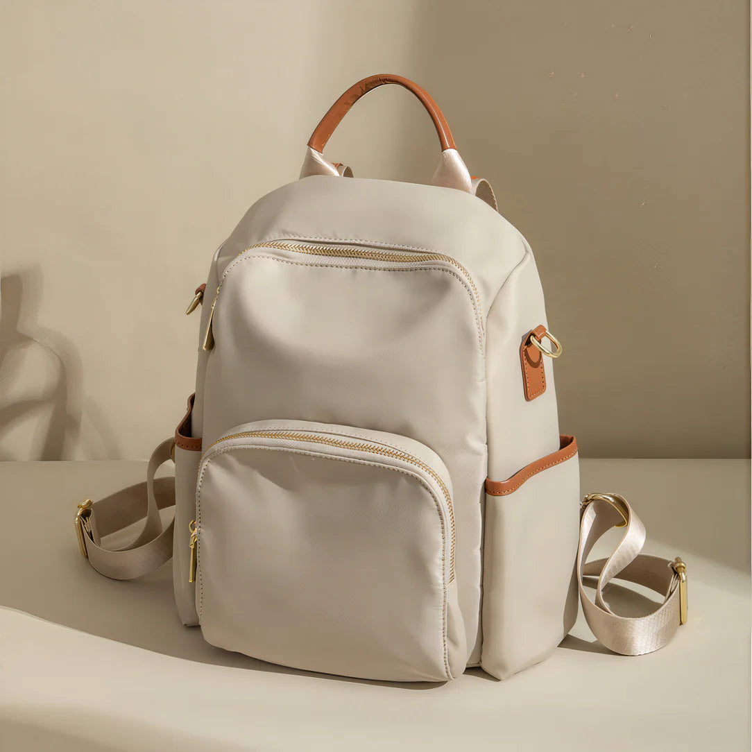 Sac à dos Sable d’aube en nylon blanc avec accents en cuir marron et bretelles ajustables