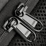 Deux tirettes de fermeture éclair en métal brillant avec nom de marque gravé pour Sac à dos sécurisé LockPack