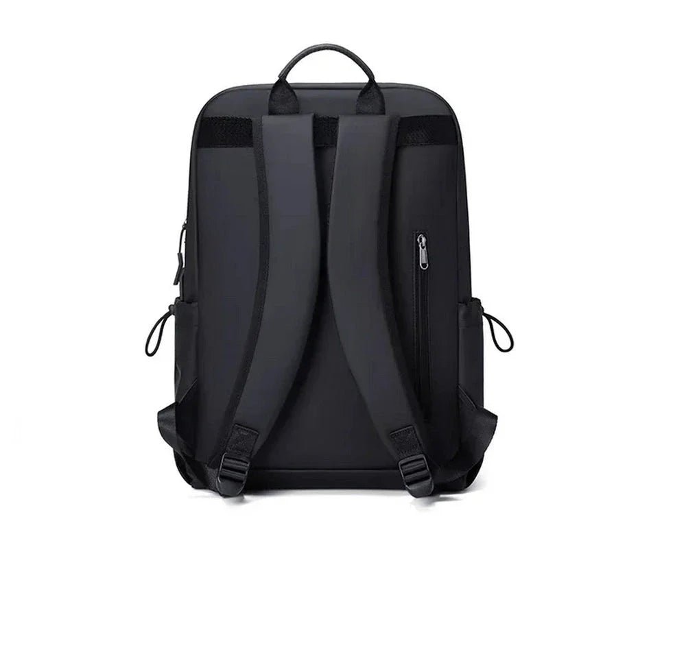 Sac à dos solide noir avec bretelles rembourrées et plusieurs poches zippées