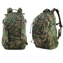Sac à dos style militaire en camouflage numérique avec poches, zippers et bretelles ajustables