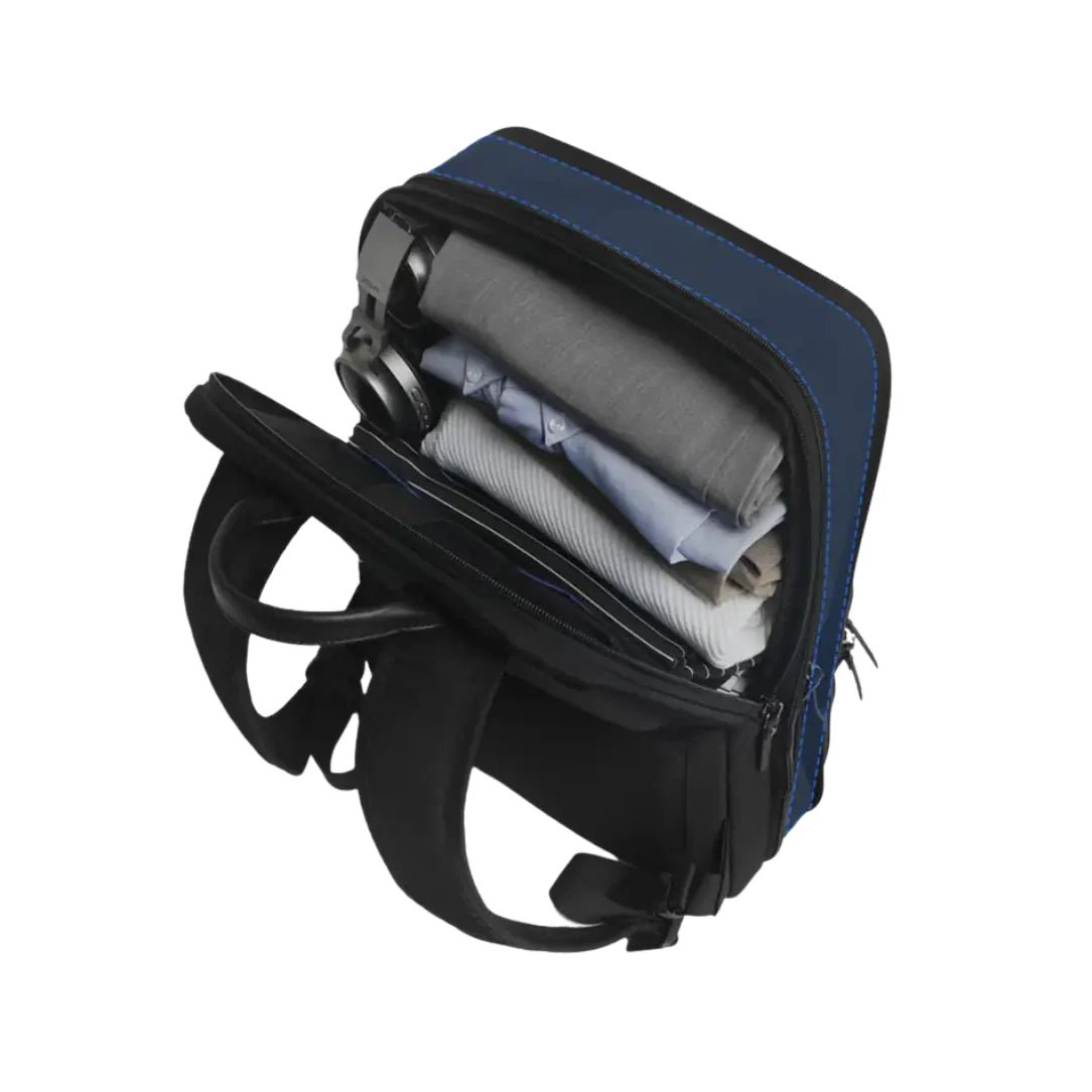 Sac à dos NeoFlat X extensible 17 pouces navy blue avec vêtements pliés et casque