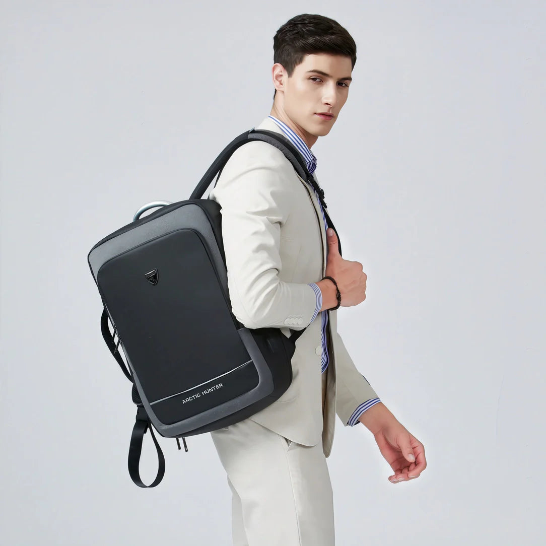 Sac à dos ordinateur portable noir avec bretelles rembourrées et logo de marque