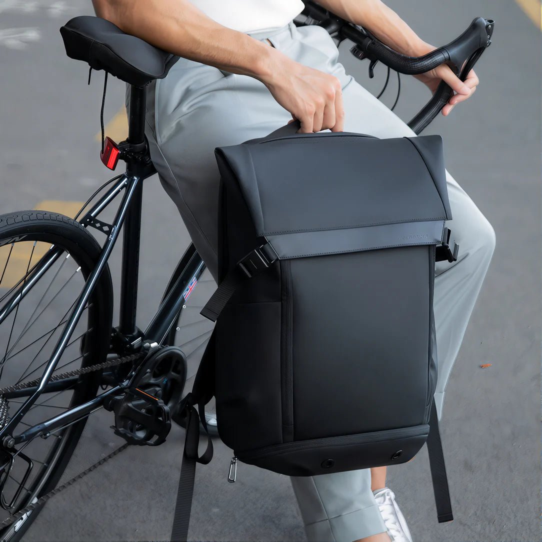 Sac à dos vélo urbain imperméable Ryden I avec roulettes noires et bretelles ajustables