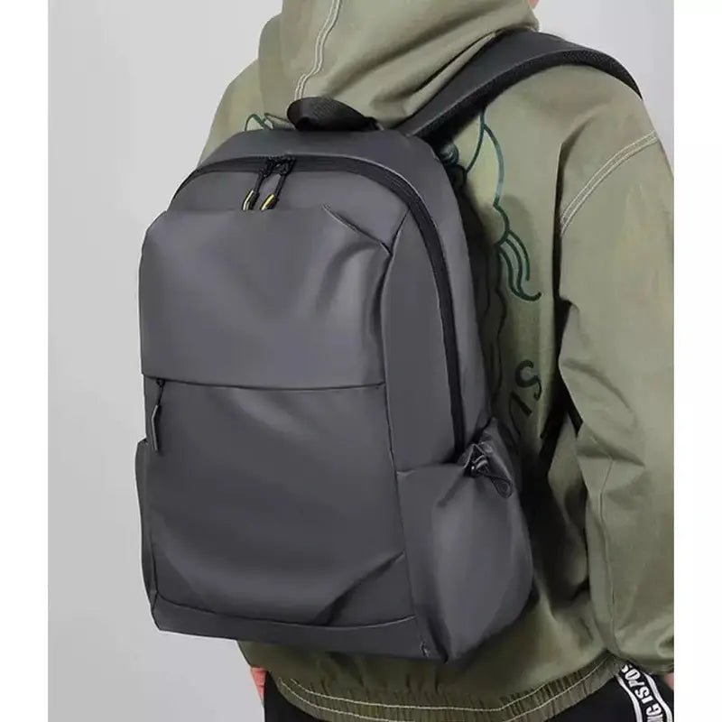 Sac Collège sac à dos gris foncé avec plusieurs compartiments et tirettes jaunes